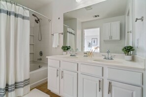 Hair dryer, towels - Entire 8-BR Home Near Tesla & Samsung Sites (Manor)