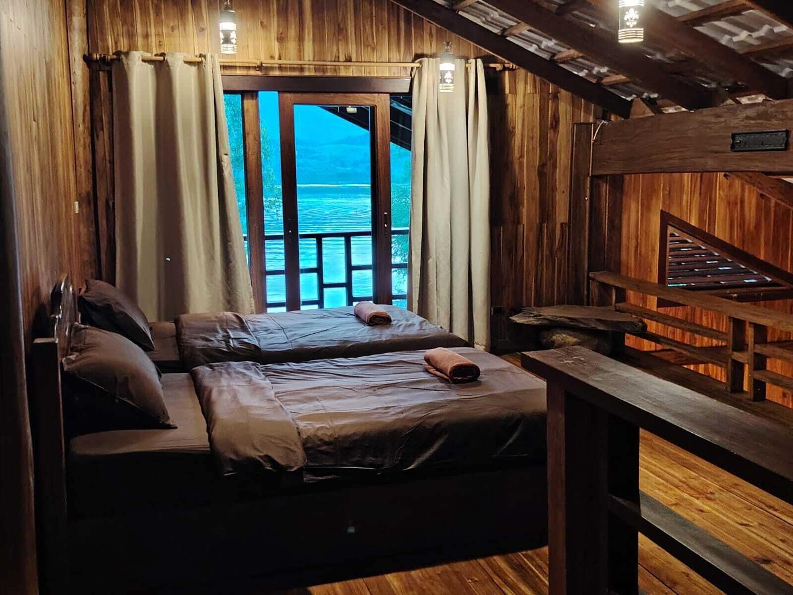 Superior Penthouse, Lake View | Free WiFi