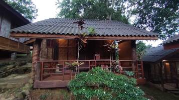 Deluxe Double Room, Lake View | Free WiFi