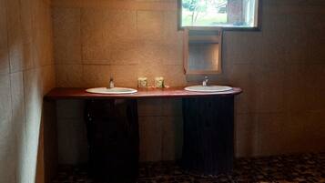 Superior Penthouse, Lake View | Bilik Mandi