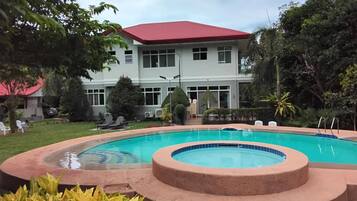 Kamar, 1 kamar tidur, balkon, pemandangan kebun | Kolam renang | Kolam renang outdoor