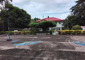 Room, 1 Bedroom, Garden View | Tennis court