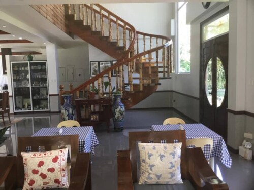 Room-serene Family Haven in Mambajao, Ph