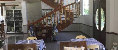 Chambre, 1 chambre, accessible aux personnes à mobilité réduite, vue jardin | Salle de séjour