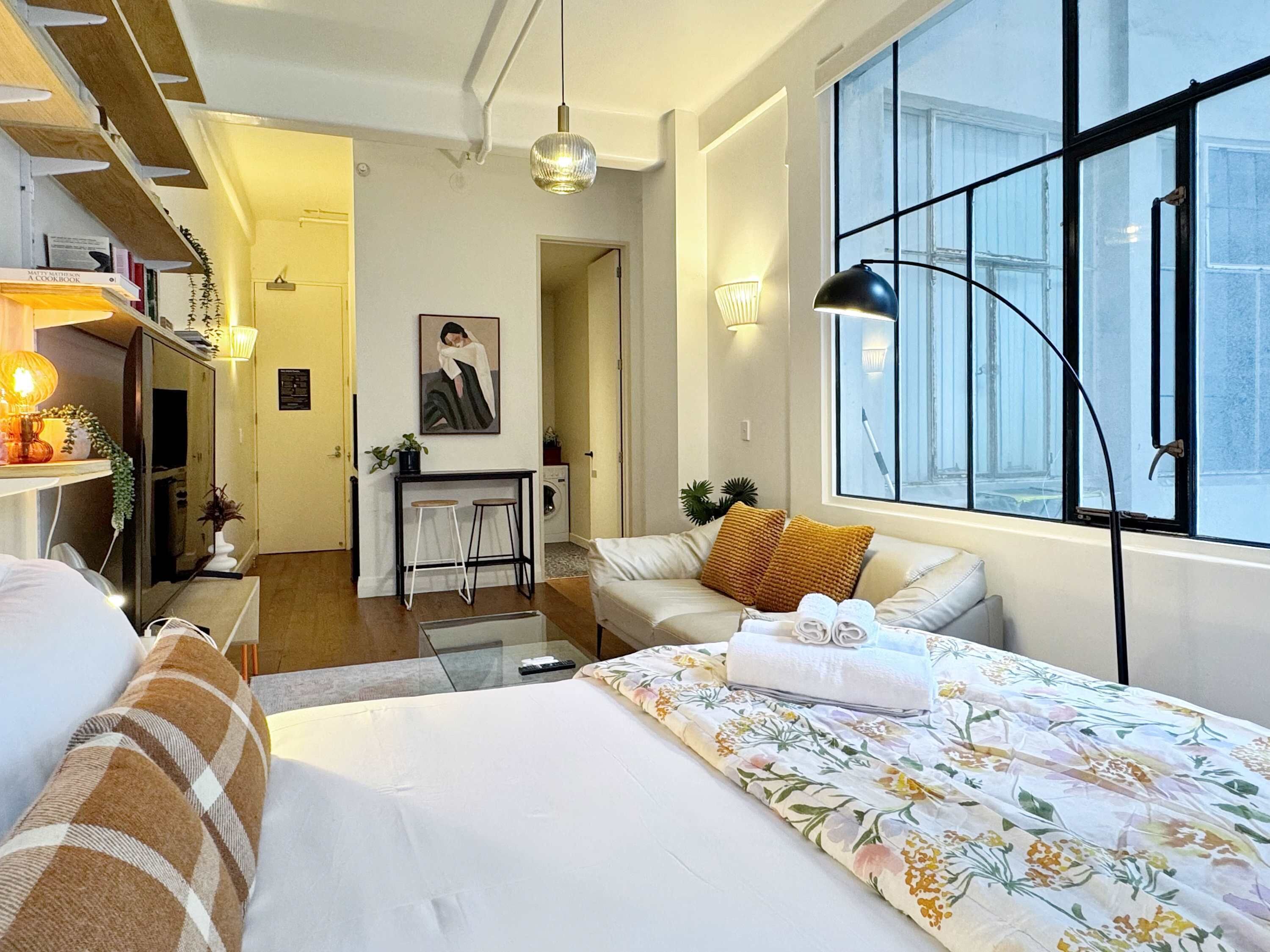 1 habitación, tabla de planchar con plancha, wifi y ropa de cama 