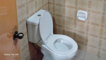 Kamar, 1 kamar tidur, akses difabel, pemandangan kebun | Kamar mandi