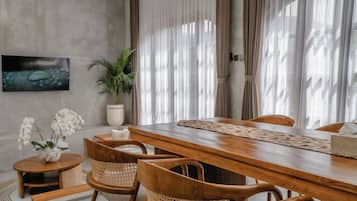 Villa, 3 habitaciones, piscina privada | Comedor