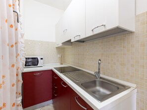 Apartment | Private kitchen - Apartment With air Conditioning and sea Views (Castelsardo)
