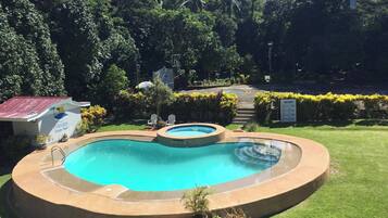 Chambre, 1 chambre, accessible aux personnes à mobilité réduite, vue jardin | Piscine | Piscine extérieure