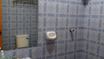 Kamar, 1 kamar tidur, akses difabel, pemandangan kebun | Fasilitas kamar mandi