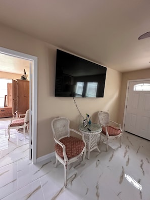 Interior - Charming guest house just built in delightful se Houston AC internet included (Houston)