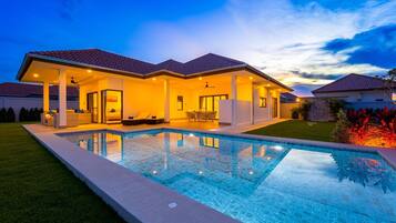 Outdoor pool, pool loungers