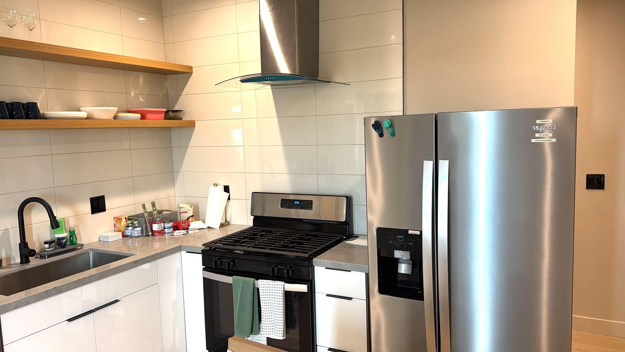 Refrigerador, microondas, parrilla de estufa y lavavajillas 