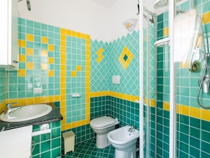 Apartment | Bathroom - Apt con Giardino, a 300-metre-tall Mare (Castelsardo)