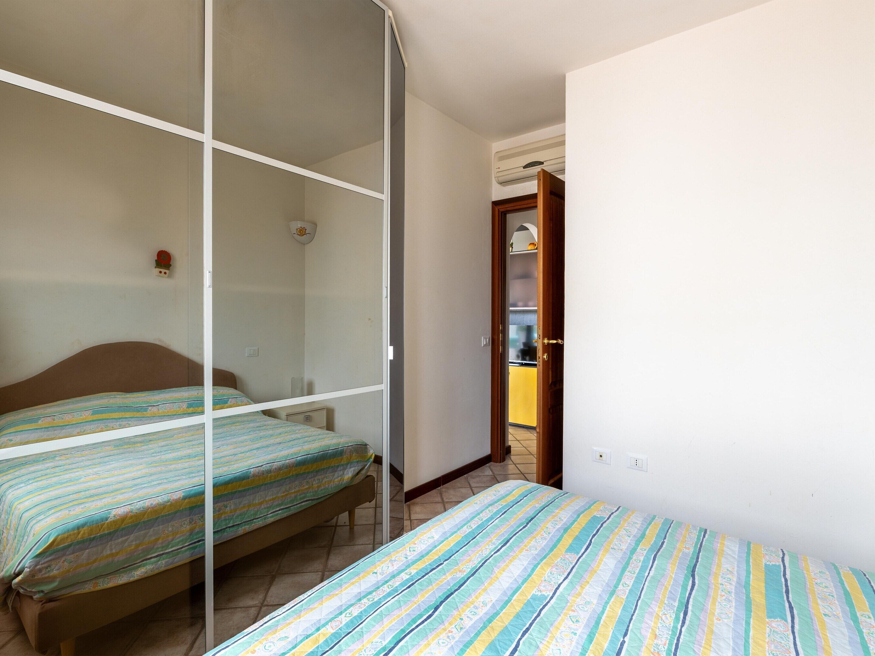 1 habitación, muebles diferentes y ropa de cama 