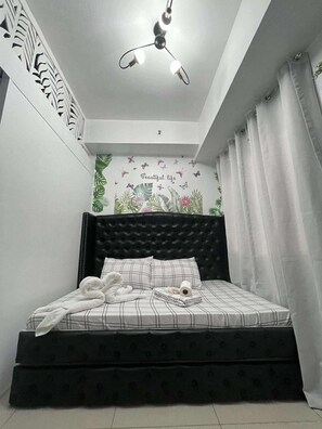 1 غرفة نوم ومكواة/لوح كي وواي فاي وملاءات أسرّة