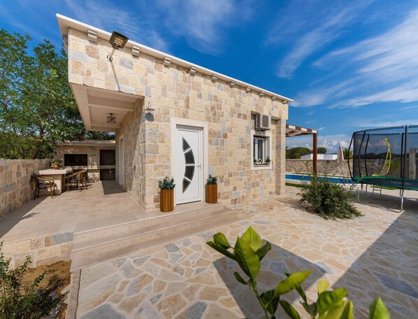 House | Exterior - Rural Villa Retreat Near Benkovac (Benkovac)