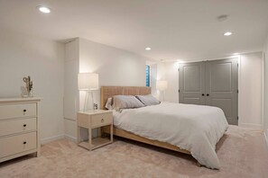 2 bedrooms, iron/ironing board, WiFi, bed sheets - Family-Friendly Denver Gem - Walk to Cafés & Park (Denver)
