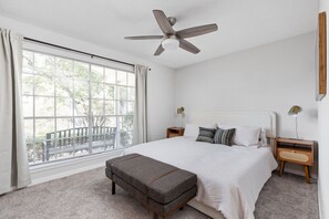 4 bedrooms, desk, iron/ironing board, free WiFi - 4-Bedroom Cowboy Retreat Steps from Zilker Park (Austin)