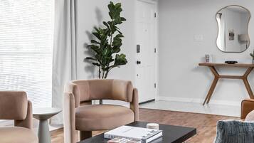 Smart TV, fireplace, stereo