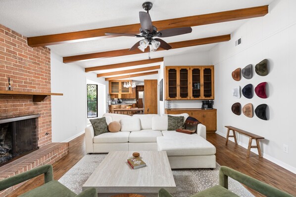 Smart TV, fireplace, stereo - 4-Bedroom Cowboy Retreat Steps from Zilker Park (Austin)