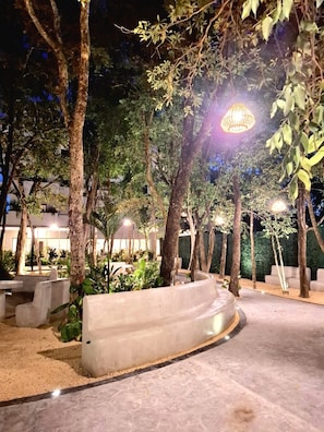 Property grounds - Charming 1-bedroom apartment in lovely Tulum with fitness room, AC (Tulum)