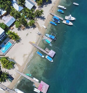 Exterior - Seahorse #4 - sophisticated beachfront living (Roatan)