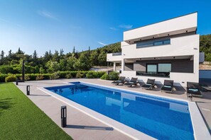 Indoor pool, outdoor pool - Luxury Villa With Pool and Jacuzzi (Stankovci)