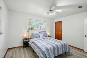 مكواة/لوح كي وواي فاي وملاءات أسرّة