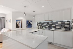Appartamento | Cucina privata | Frigorifero, microonde, forno, piano cottura