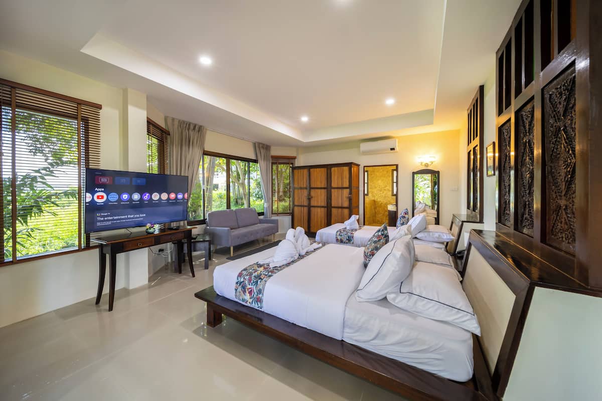 Premium bedding, in-room safe, desk, laptop workspace