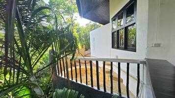 Deluxe Cottage, Balcony, Partial Sea View | Balcony