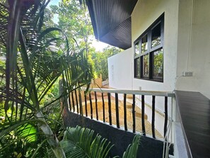 Cottage Deluks, balkon, pemandangan laut terbatas | Balkon