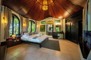 Premium bedding, in-room safe, desk, laptop workspace - Chaweng Bay View Resort by Smith & Appy (Koh Samui)