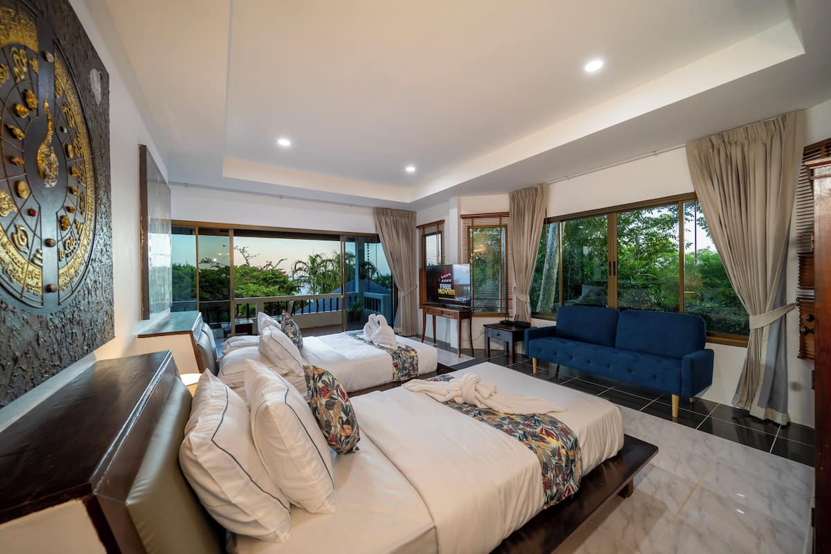 Premium bedding, in-room safe, desk, laptop workspace