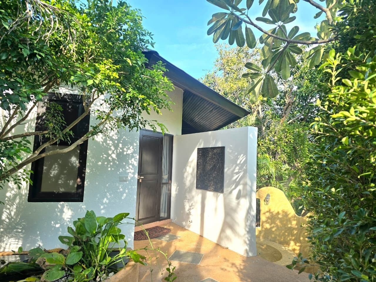 华丽村舍, 阳台, 部分海景 | 高档床上用品、客房内保险箱、办公桌、笔记本电脑工作区