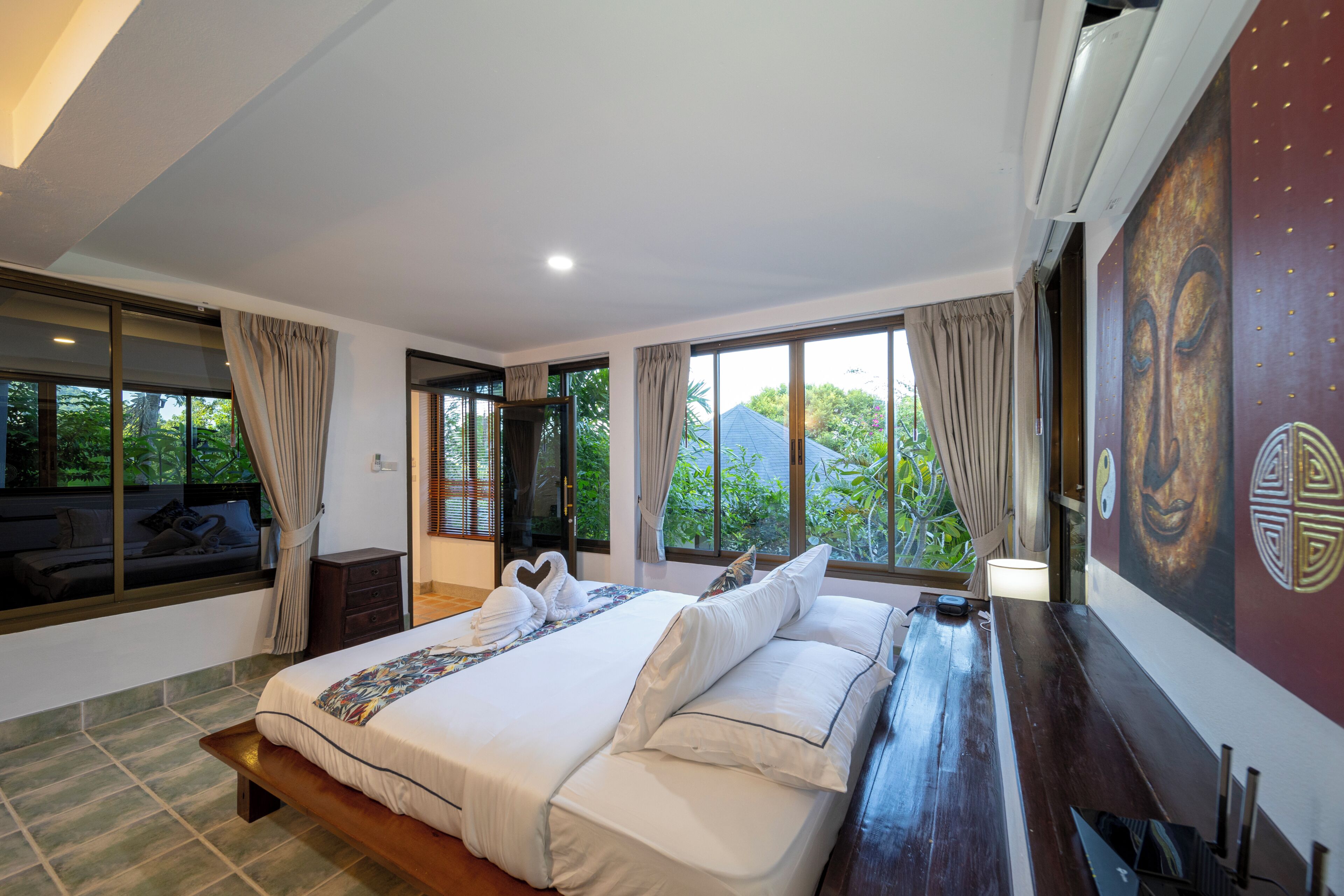 Premium bedding, in-room safe, desk, laptop workspace