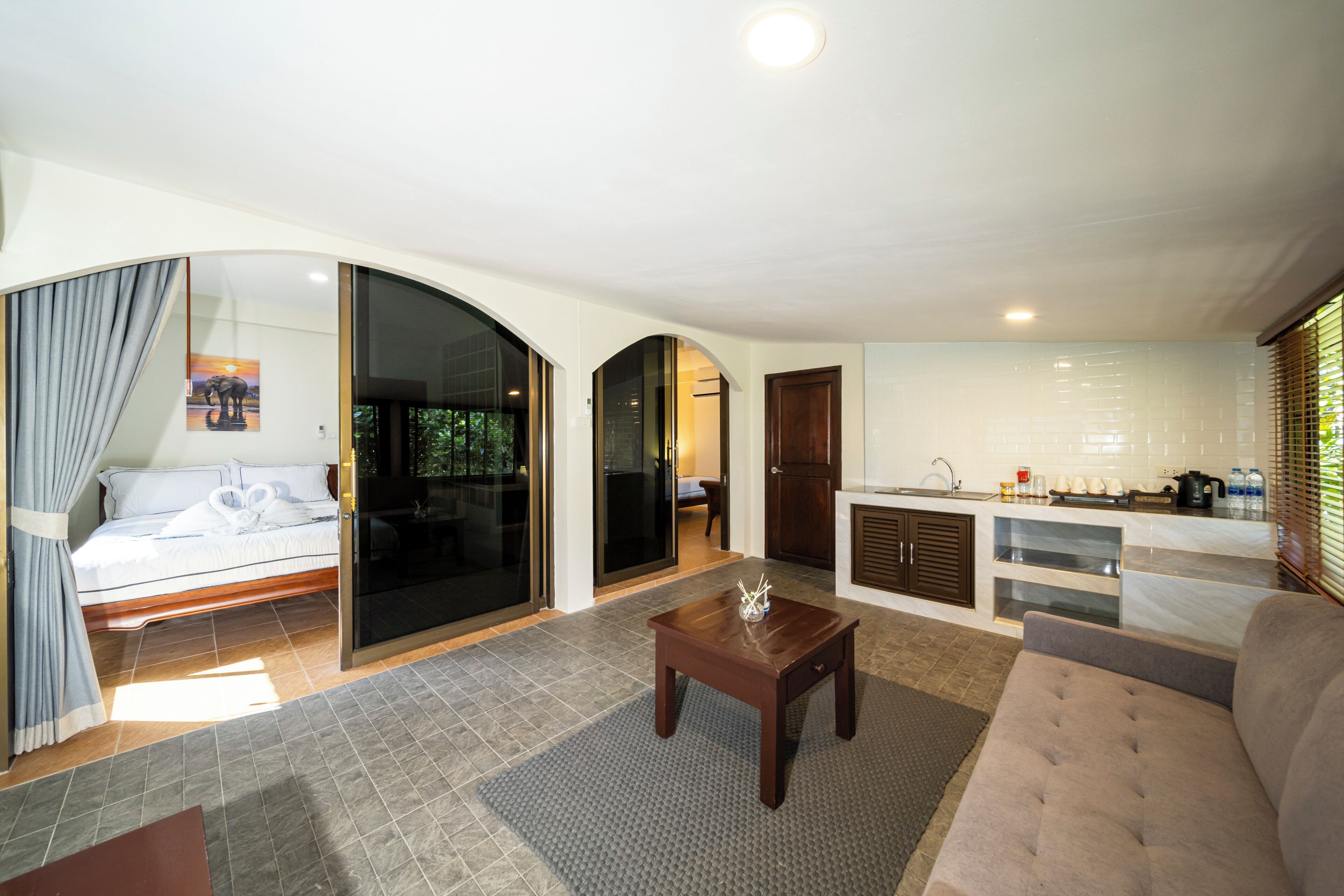 Premium bedding, in-room safe, desk, laptop workspace