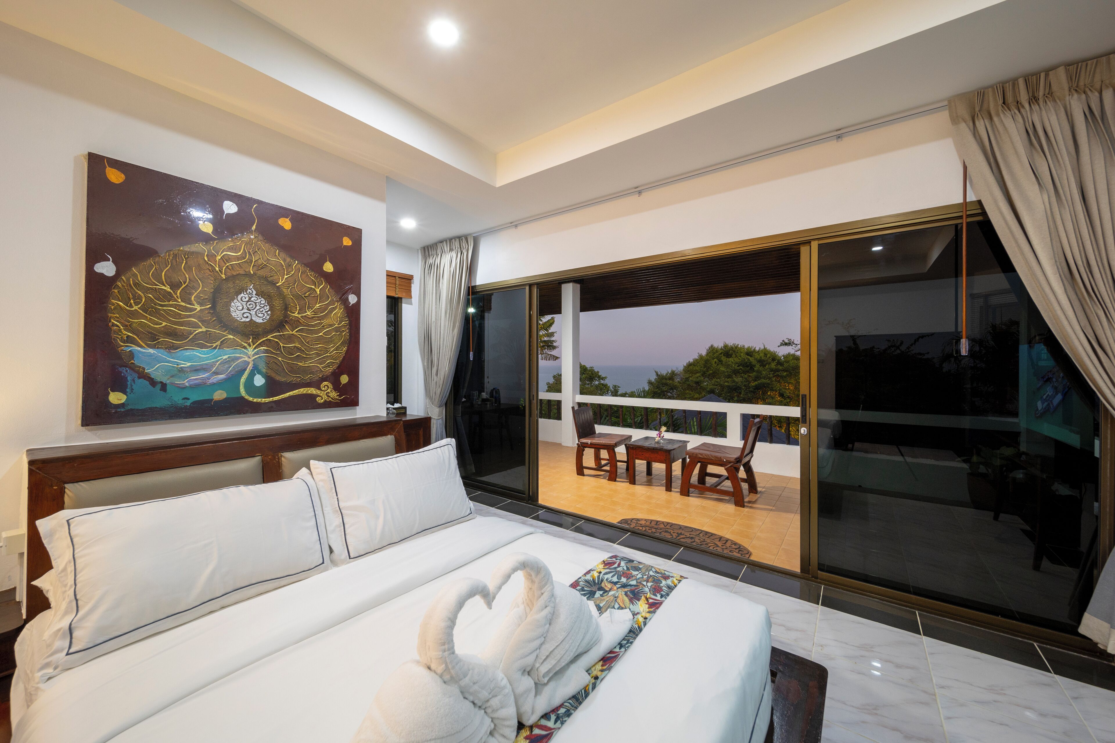 豪華三人房, 海景 | 高級寢具、房內夾萬、書桌、手提電腦工作空間