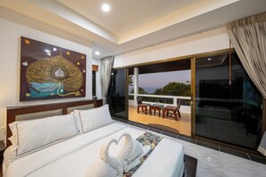 Ropa de cama de alta calidad y caja de seguridad en la habitación 