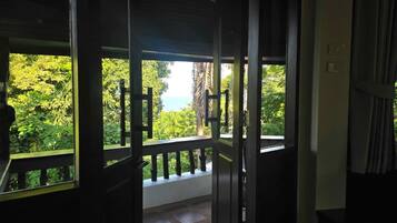 Deluxe-Ferienhaus, Balkon, eingeschränkter Meerblick | Blick vom Balkon