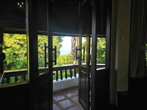 Cottage Deluks, balkon, pemandangan laut terbatas | Pemandangan balkon