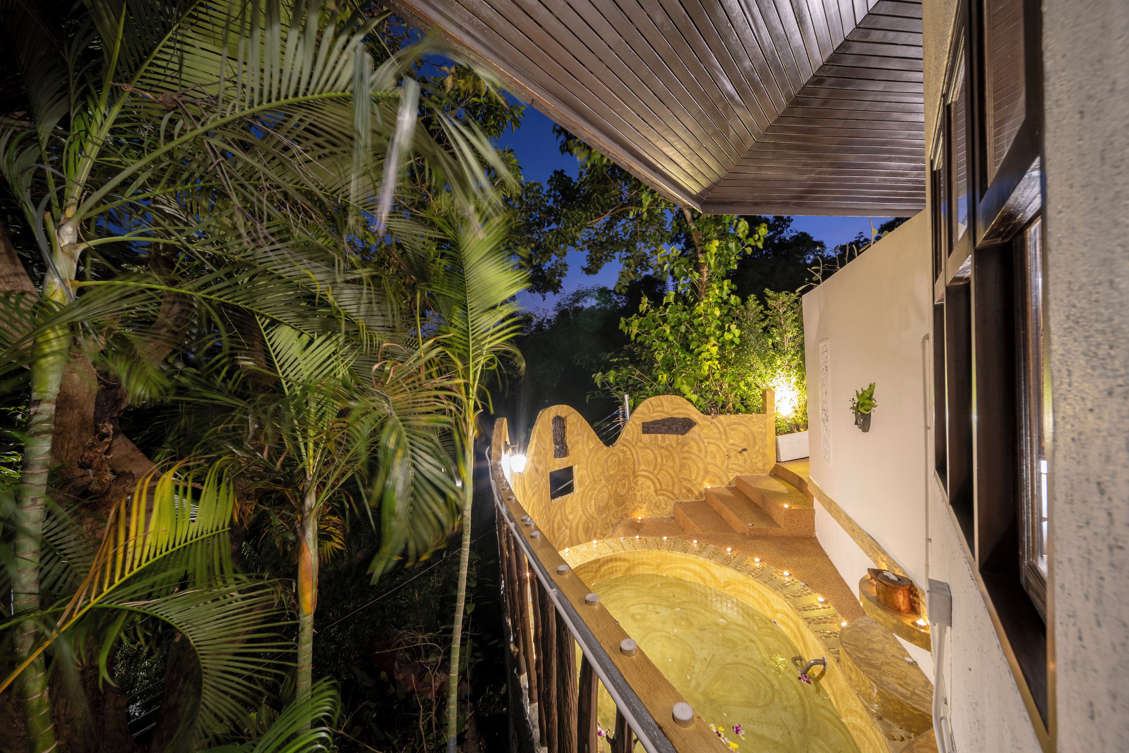 华丽村舍, 阳台, 部分海景 | 高档床上用品、客房内保险箱、办公桌、笔记本电脑工作区