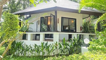 Luxury Cottage, Balcony, Garden View | In-room safe, desk, laptop workspace, blackout curtains