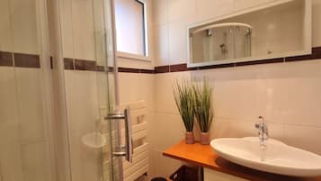 Apartment | Bathroom