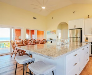Private kitchen - Butiful Beach front House (Bay City)