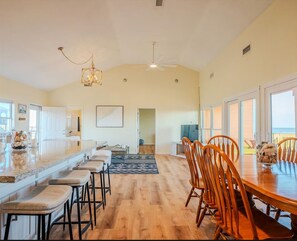 Dining - Butiful Beach front House (Bay City)