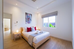 Villa, 3 chambres, piscine privée, vue piscine | Vue de la chambre