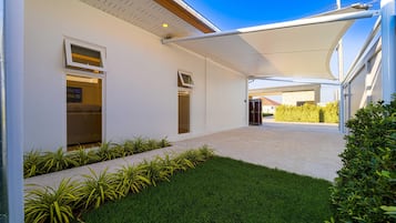 Bagian depan properti