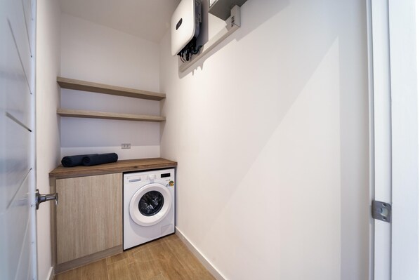 Villa, 3 Bedrooms, Private Pool, Pool View | Laundry